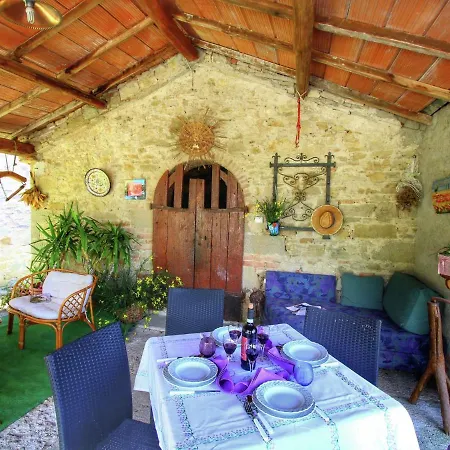 Rustic Farmhouse With Fishing Lake Beautiful View Peace Quiet And Nature Monte Santa Maria Tiberina