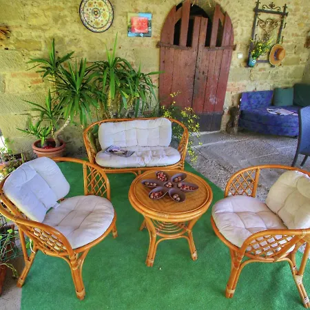 Casa de Férias Rustic Farmhouse With Fishing Lake Beautiful View Peace Quiet And Nature Monte Santa Maria Tiberina